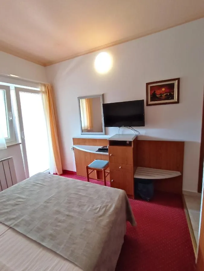 Hotel Holiday Buici
